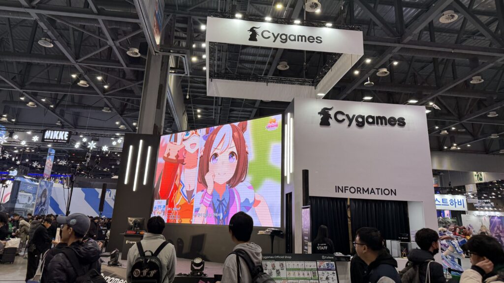 Anime×Game Festival2025に出展していたCygamesの出展ブースの様子。巨大スクリーンには大人気IP「ウマ娘」が掲示されており、韓国での人気の高さがうかがえる。