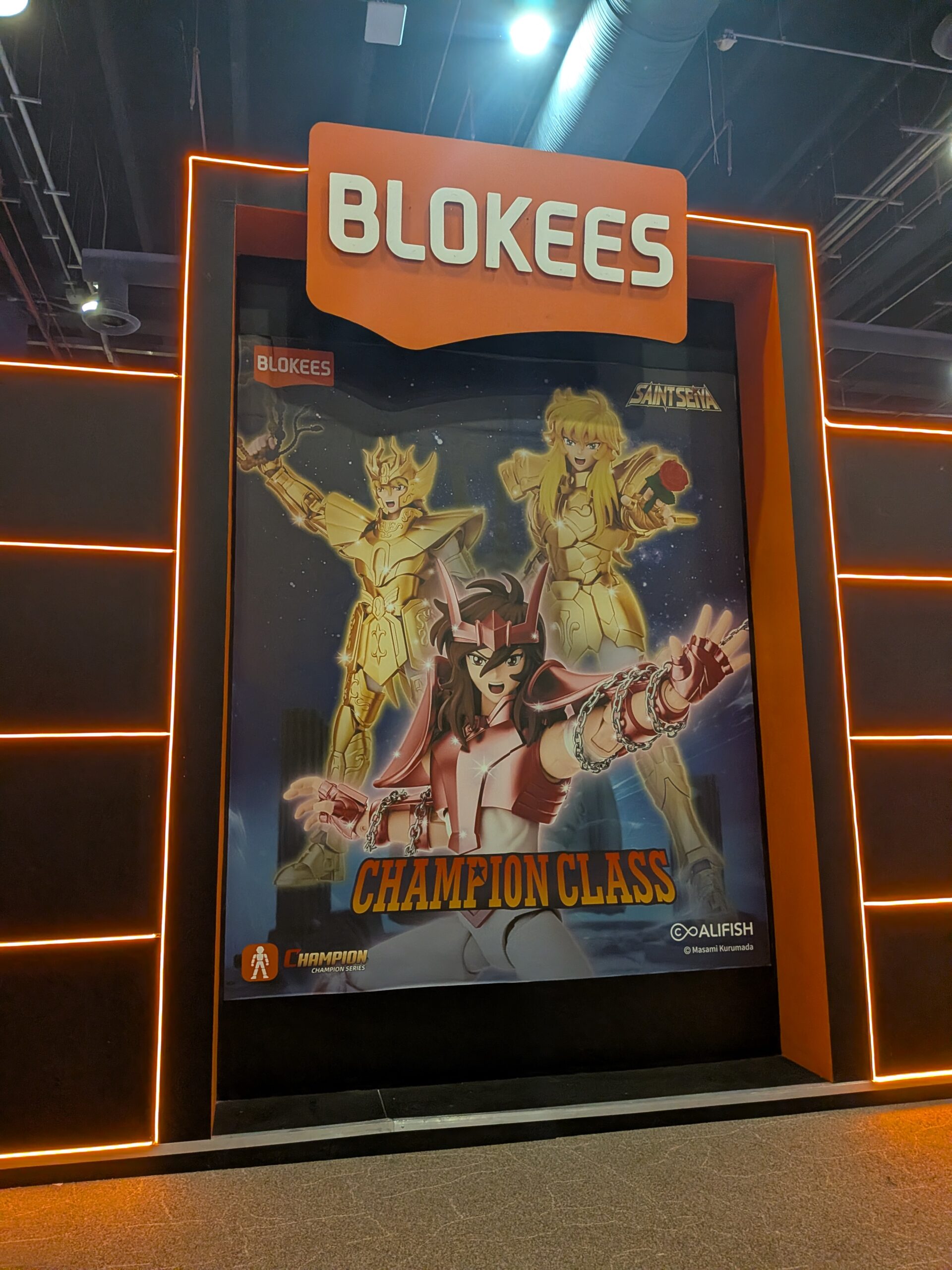 アニモレ会場のBLOKEESブース。聖闘士星矢の黄金聖闘士と星矢を描いた「CHAMPION CLASS」の大型ポスター