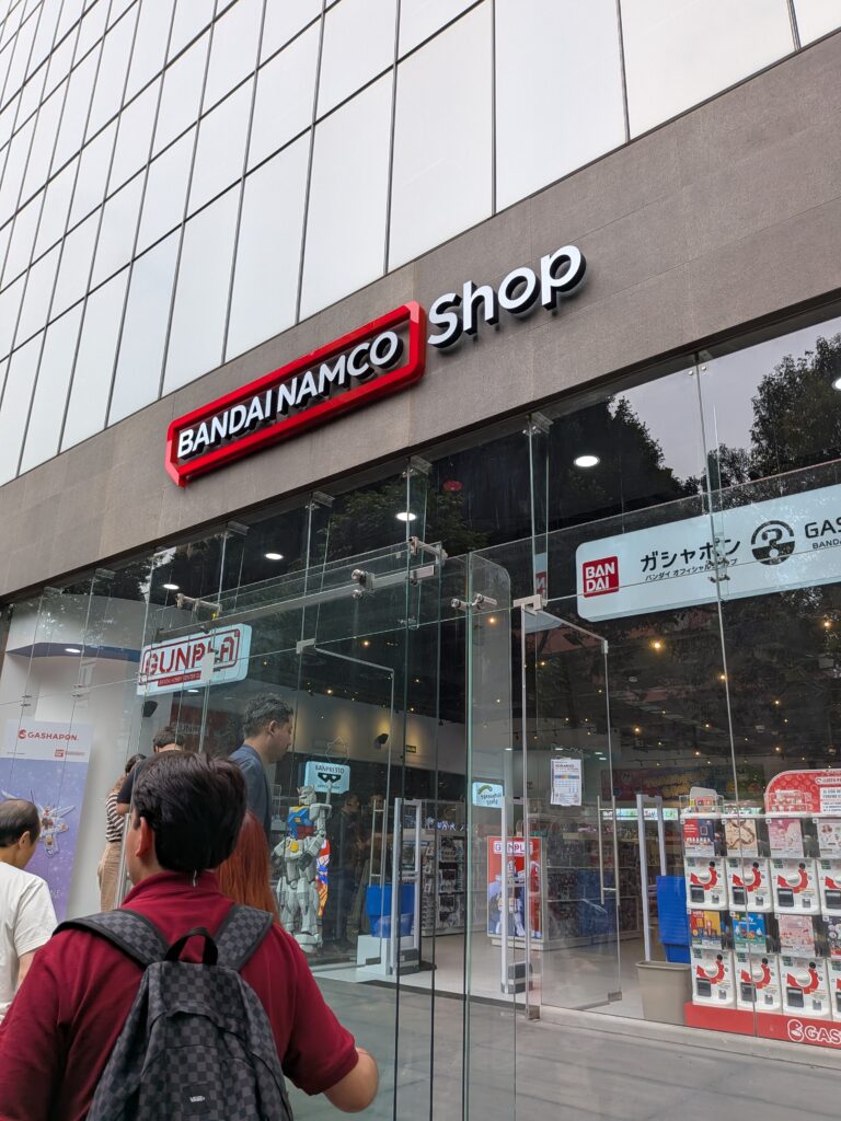 アニモレの盛り上がりが波及したメキシコシティのバンダイナムコ直営店(BANDAI NAMCO Shop)外観